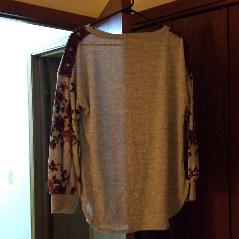 Long sleeve floral top